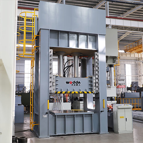 315噸框架式(shì)汽車钣金件(jian)液壓機