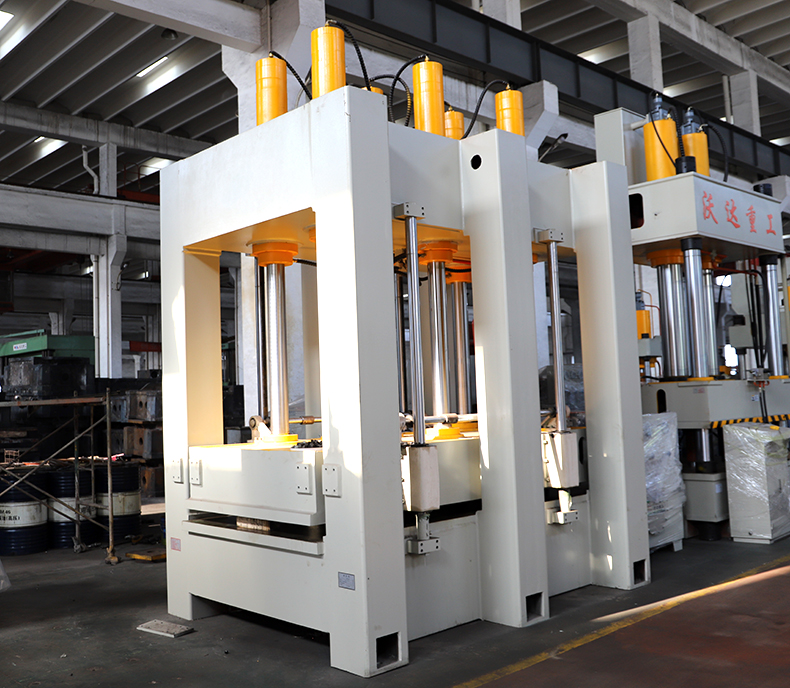 建築隔溫(wēn)新型材料成(chéng)型機