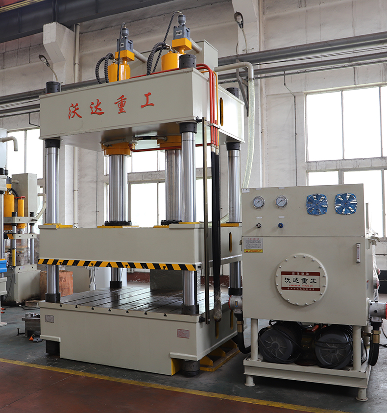 電車(chē)擋風闆成(cheng)型液壓機(ji)