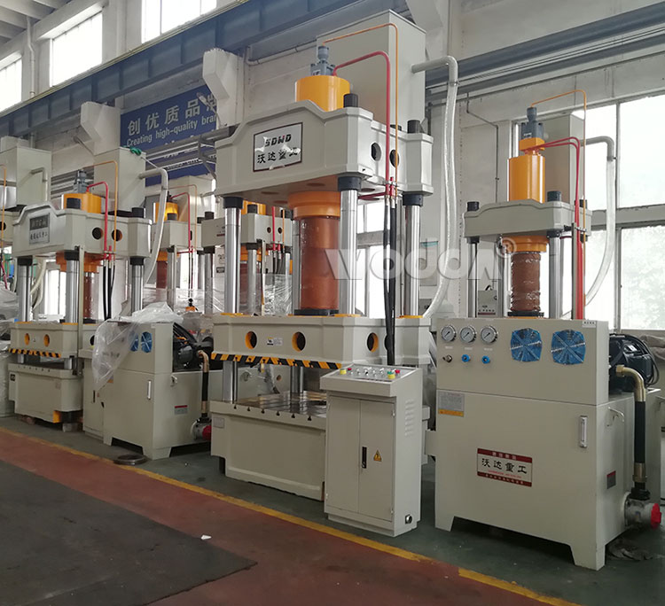 三梁(liáng)四柱液壓機