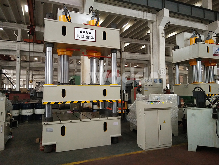 三(sān)梁四柱液壓(yā)機