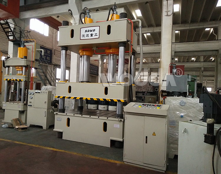 雙缸三梁(liáng)四柱液壓機(jī)