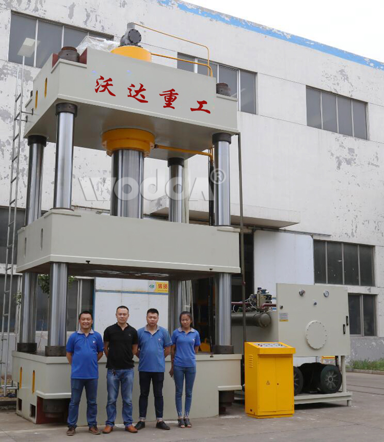 三梁(liang)四柱液壓機