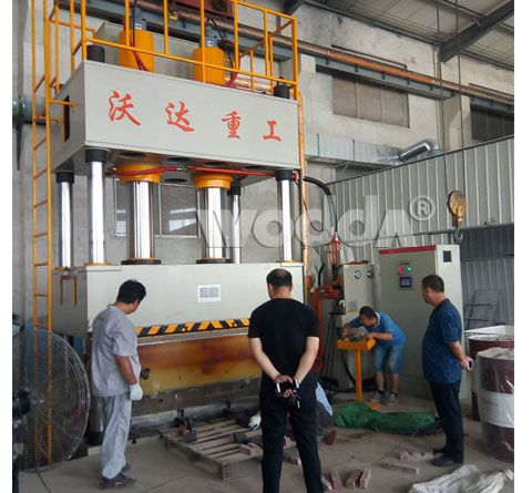 1200噸化(huà)糞池液(yè)壓機