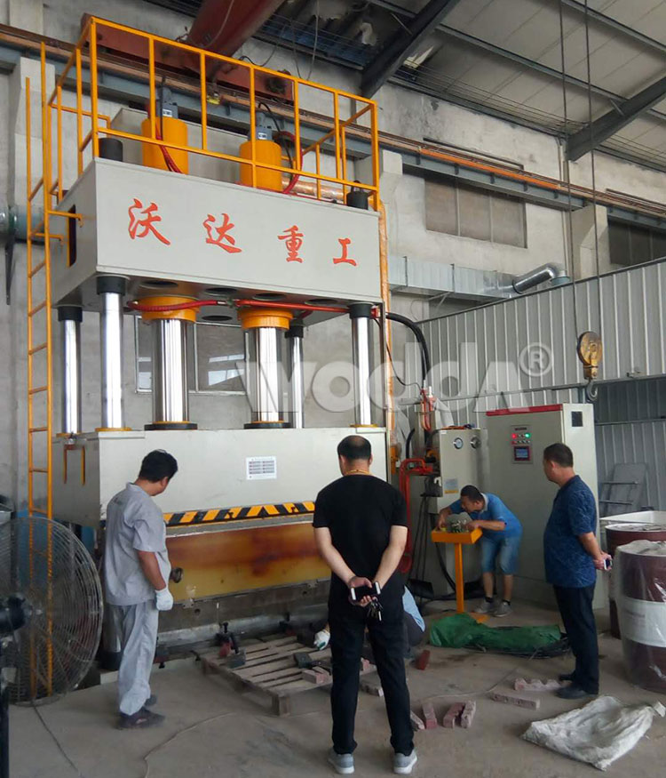 1200噸四柱液壓(yā)機