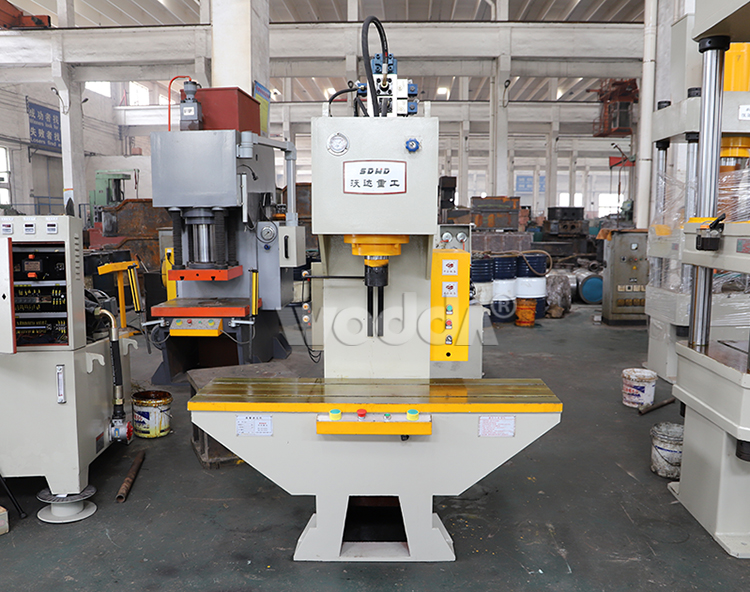 40噸(dun)單臂液(ye)壓機