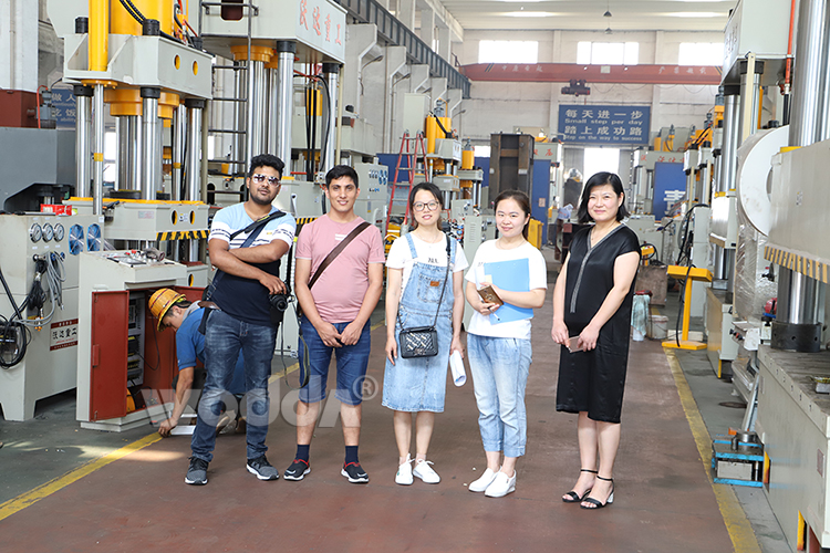 四梁四柱液(ye)壓機