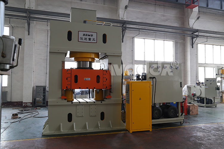 框架導軌式(shi)液壓機