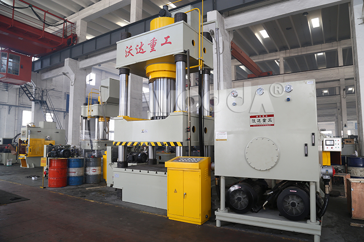 三梁四柱液(yè)壓機