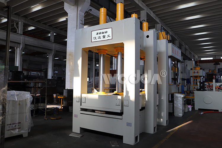 龍門(mén)框架式液壓(ya)機