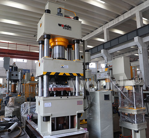 四(sì)梁四柱液(ye)壓機