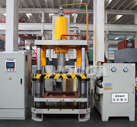 100T四梁(liang)四柱液壓(yā)機