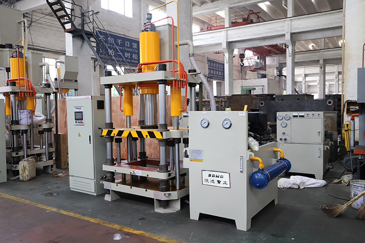 100T四梁(liang)四柱液(yè)壓機