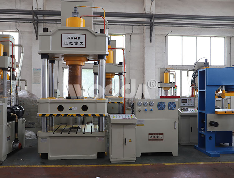 三梁四柱(zhu)單杠液壓機(ji)