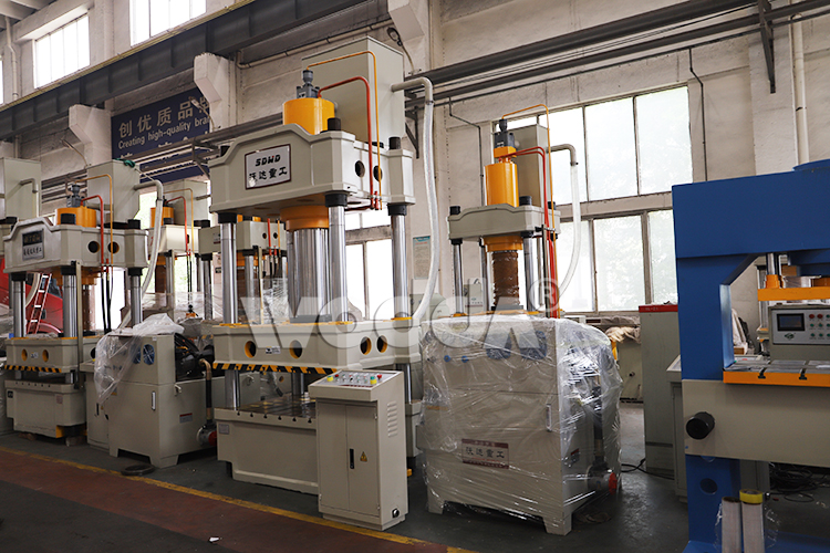 三梁四柱液(ye)壓機