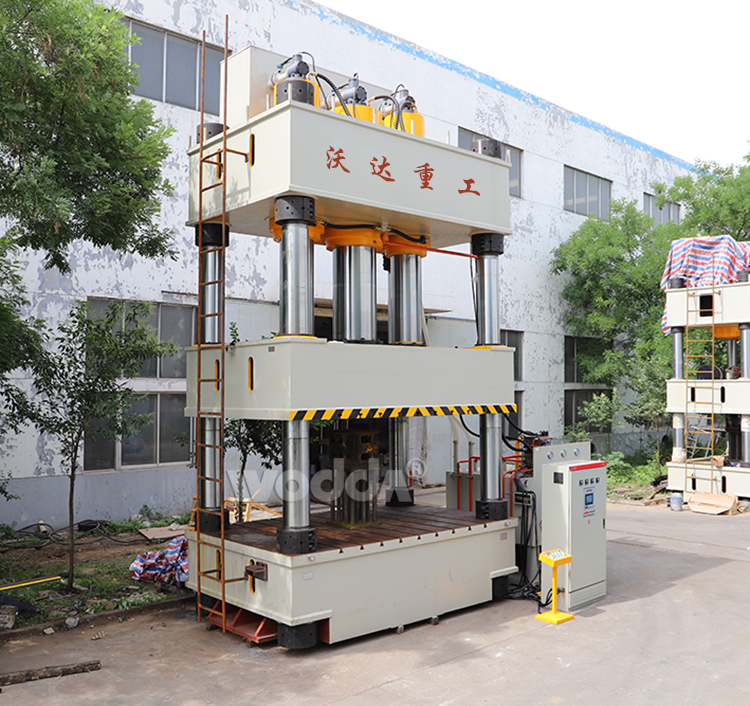 四(si)柱三梁液壓機(jī)參數