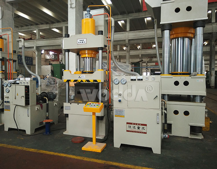 三(sān)梁四柱液壓(yā)機