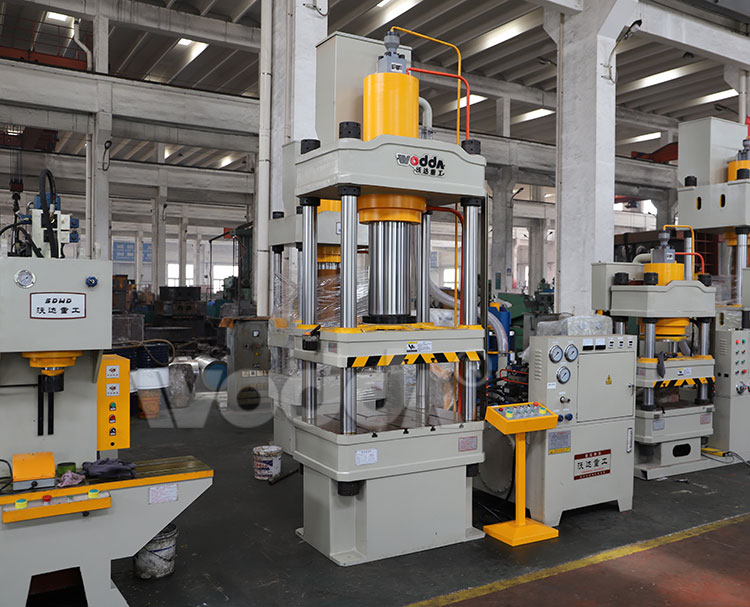 三(san)梁四柱液壓(ya)機