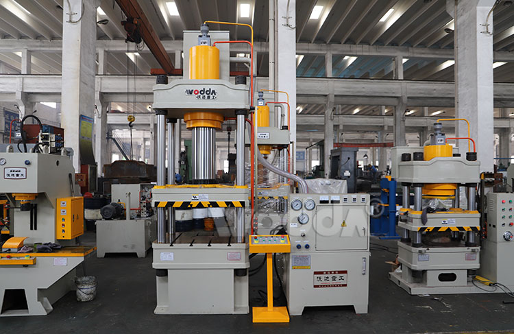 200噸四柱液(ye)壓機