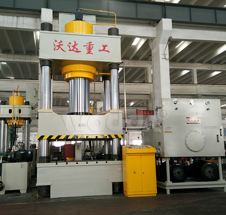 四柱(zhù)三梁液壓機