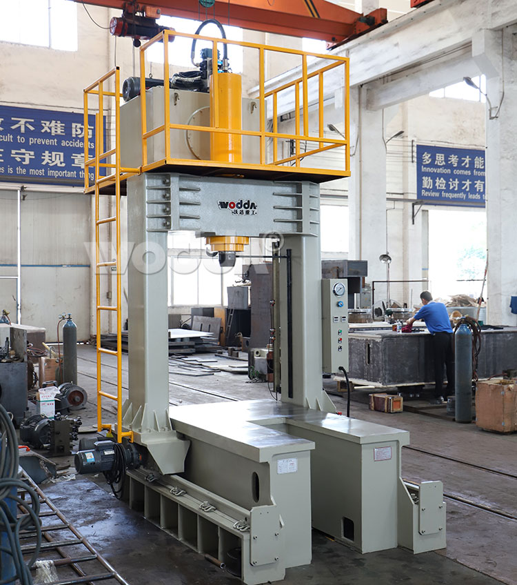 小型(xing)龍門液壓機(jī)