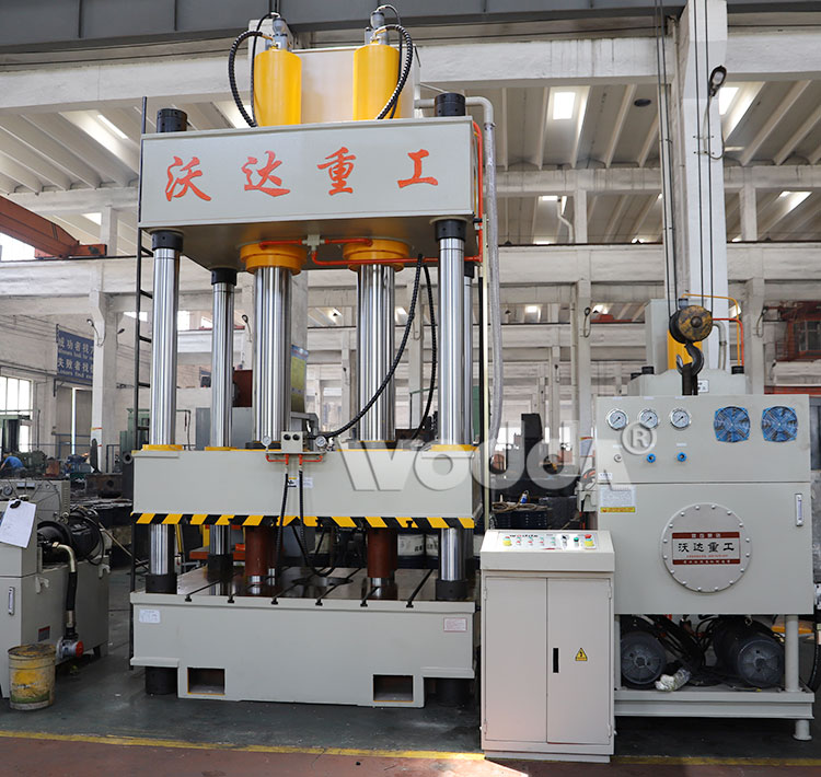 四柱三梁(liang)液壓機