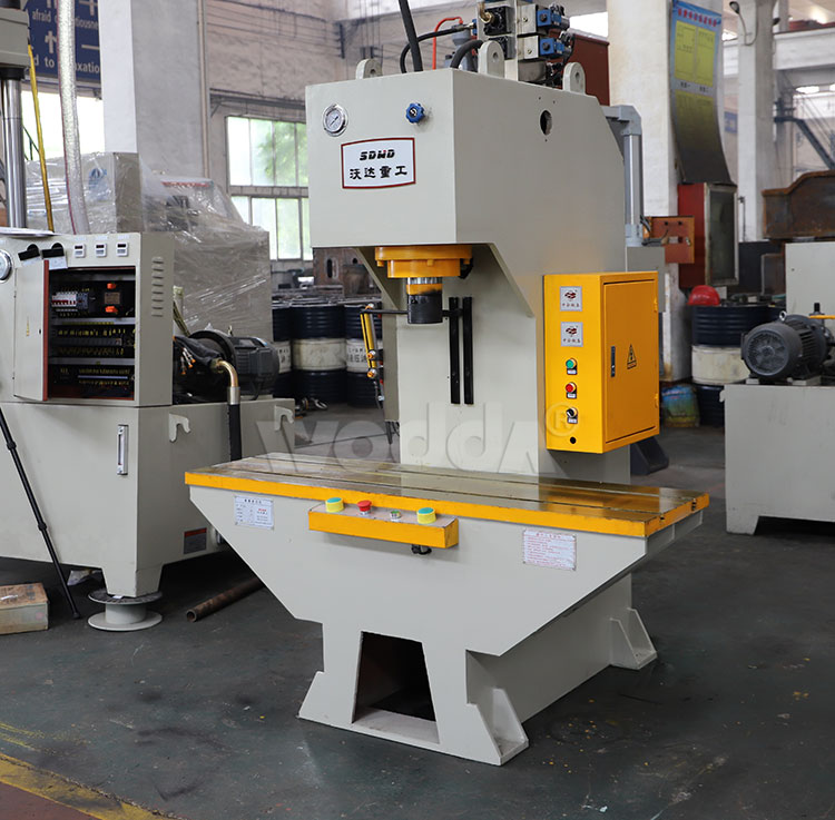 100噸(dūn)單柱液壓機