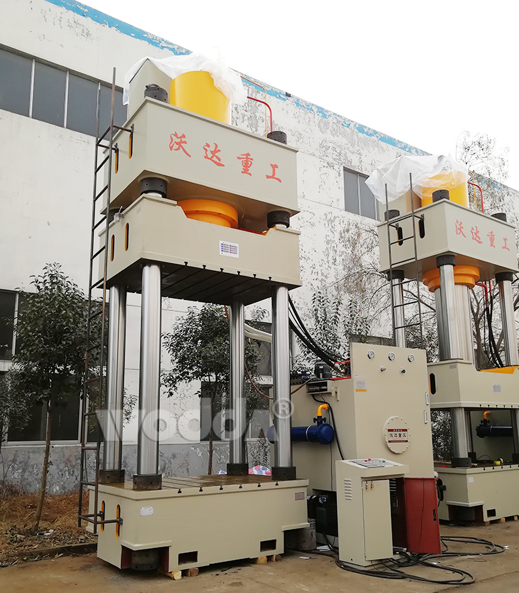 1500噸三(san)梁四柱液壓(yā)機 1500噸三梁四柱(zhu)液壓機