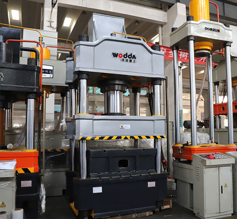 315噸三(san)梁四柱液壓機(jī)