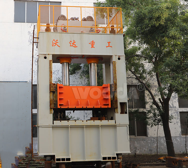 框(kuàng)式液壓機(ji)産品實拍(pai)