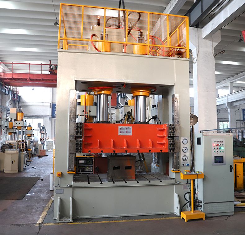 建(jian)築隔溫新型材(cai)料成型機