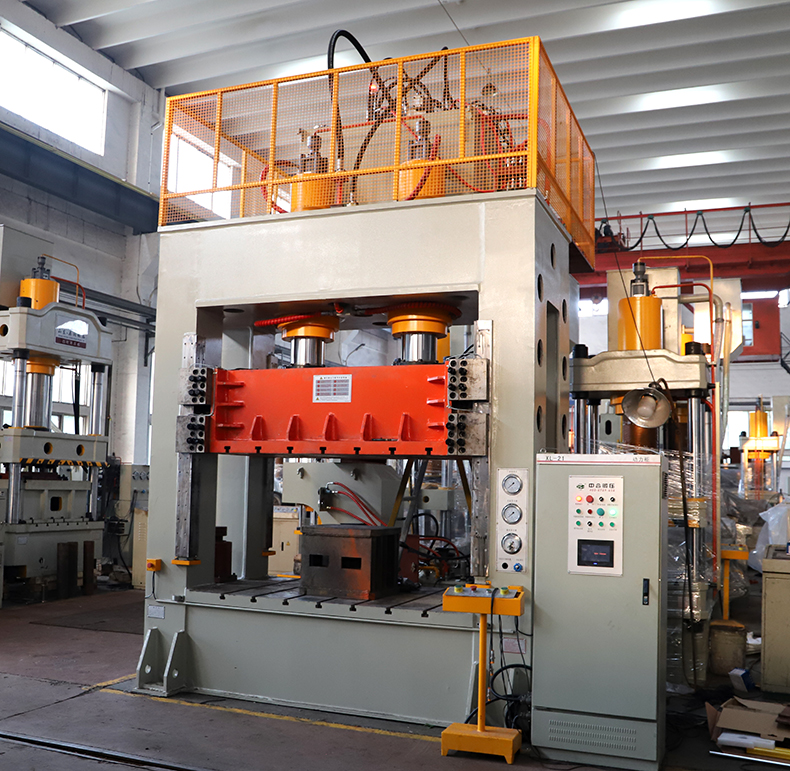 建築(zhu)隔溫新型材料(liào)成型機