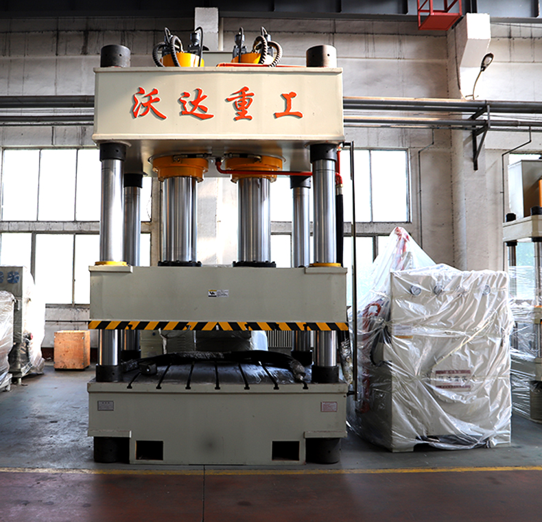 電(dian)動車擋(dang)風成型(xíng)液壓機(jī)