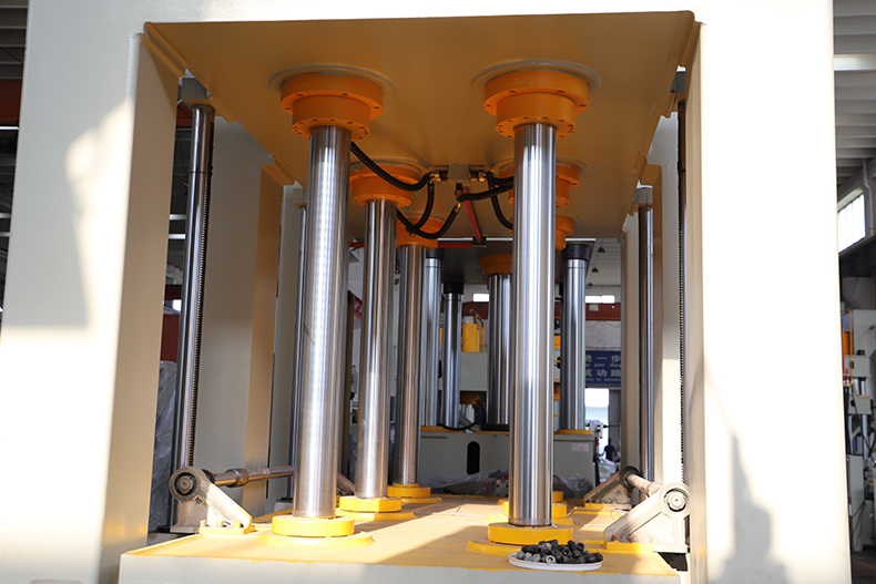 建(jian)築隔溫新型(xing)材料成型機(jī)立柱