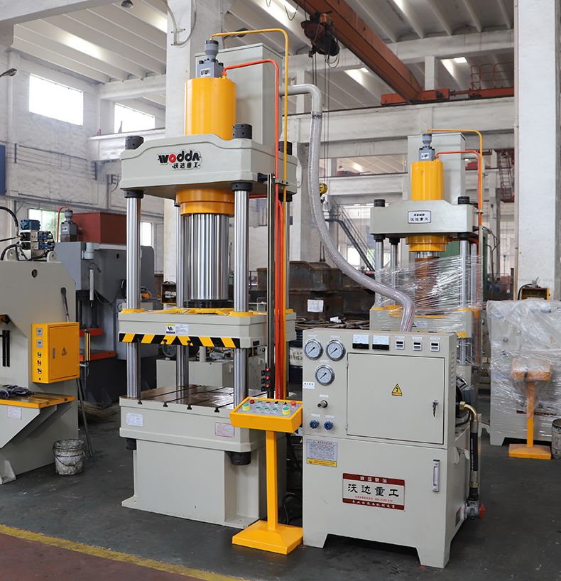 密胺餐(can)具熱壓(yā)成型液(ye)壓機實(shi)拍