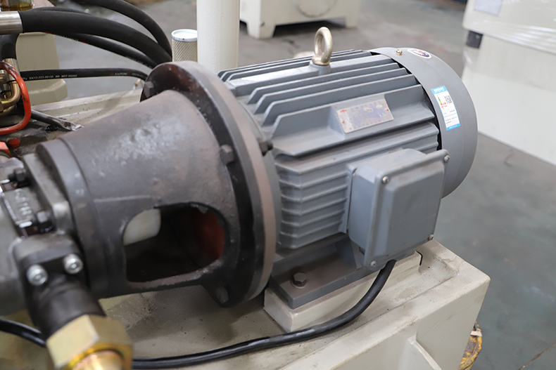 密胺(àn)餐具熱(rè)壓成型(xing)液壓機(ji)油泵