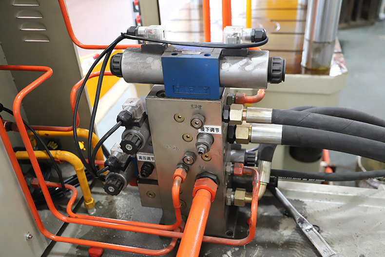 密(mì)胺餐具(jù)熱壓成(cheng)型液壓(ya)機油泵(bèng)