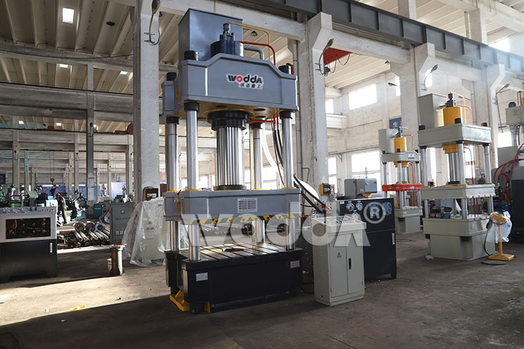 315t三梁四柱液壓機(ji)