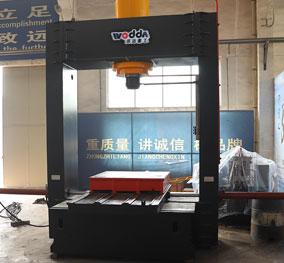 400噸龍門液壓(yā)機