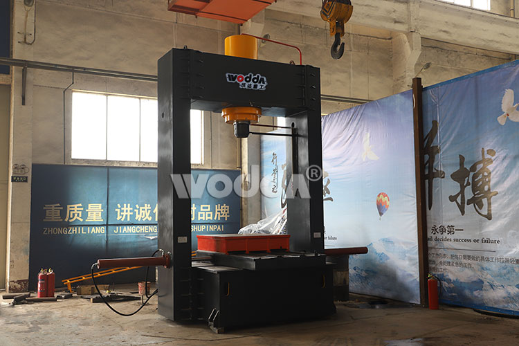 400噸(dūn)龍門液(ye)壓機生(sheng)産廠家(jia)