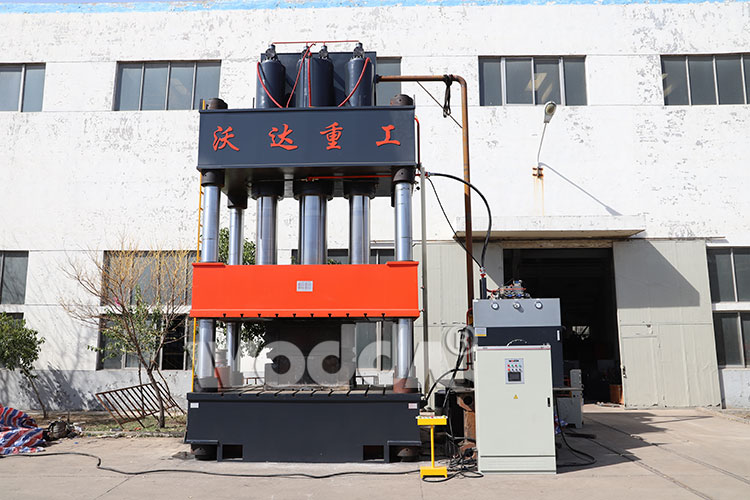 1800T三梁四(sì)柱液壓機