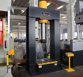 315噸龍(long)門液壓機