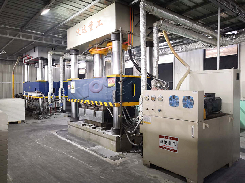 800噸玻璃(li)鋼水箱闆液(yè)壓機