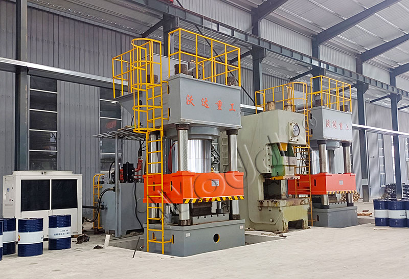 2000噸單(dān)缸四柱液壓機(ji) 2000噸單缸四(sì)柱液壓機