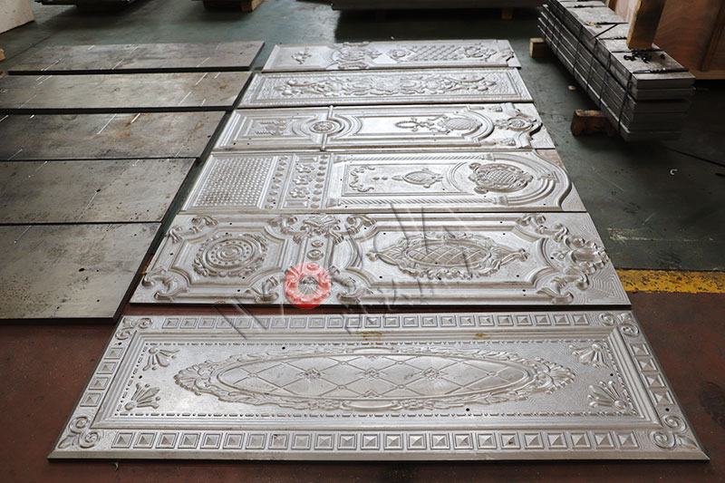 鋼木門壓花(hua)機