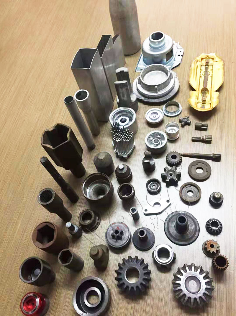 三梁(liáng)四柱液壓(yā)機