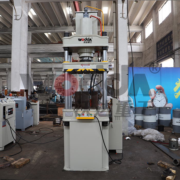 拉伸(shēn)液壓機 拉(la)伸液壓機(jī)