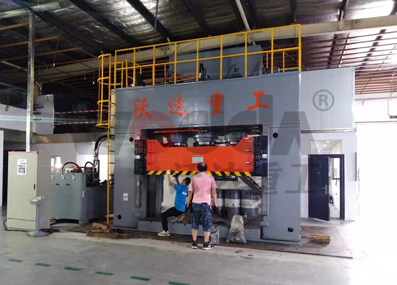 1000框架(jia)式拉伸(shēn)液壓機(ji) 1000框架式(shì)拉伸液(yè)壓機