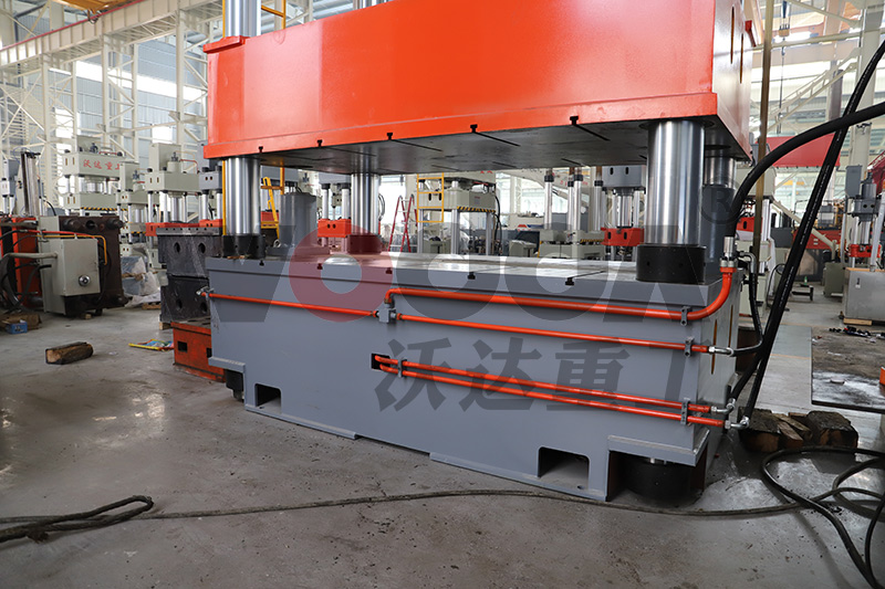 玻璃鋼(gāng)汽車防(fáng)撞梁模(mó)壓液壓(yā)機 玻璃(lí)鋼汽車(chē)防撞梁(liang)模壓液(ye)壓機