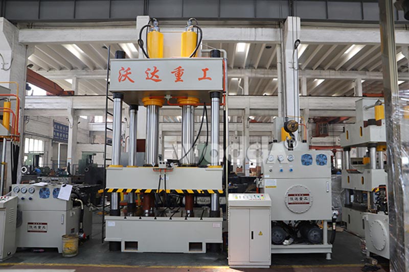 500噸四(sì)柱液壓(ya)機